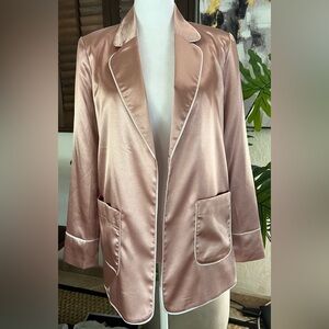 NWT BLUSH SATIN BED JACKET💕